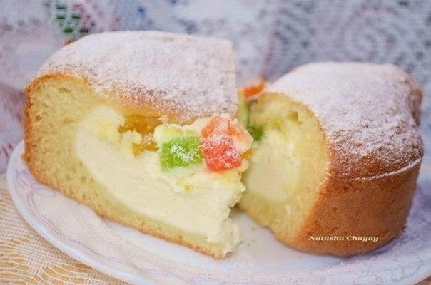 Очень вкусный и не сложный в приготовлении пирог с творогом и цукатами.