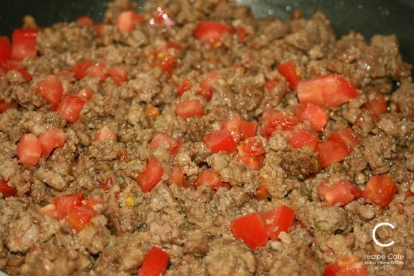 Каннеллоне с мясом и соусом бешамель. Каннеллоне с мясом и соусом бешамель.