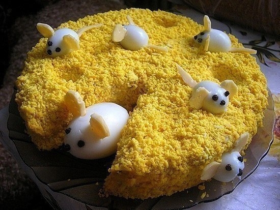 Салат "Мимоза" с мышками)