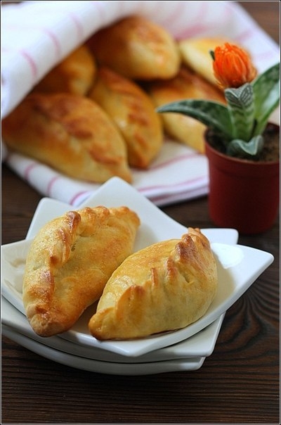 Пирожки с яйцами и зеленым луком Пирожки с яйцами и зеленым луком