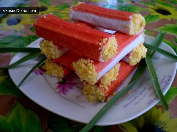 Крабовые палочки фаршированные огурцом Крабовые палочки фаршированные огурцом