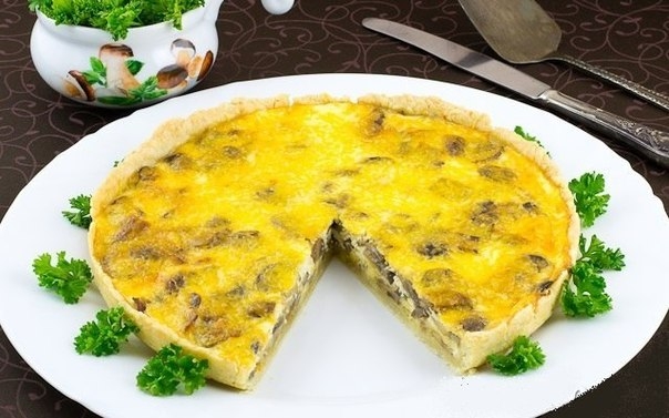 Открытый пирог с шампиньонами и сыром. Открытый пирог с шампиньонами и сыром.