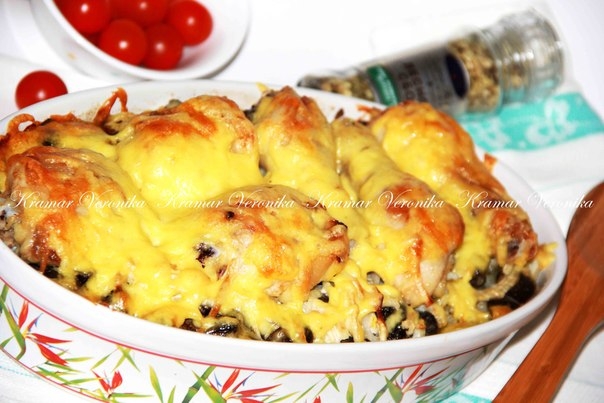 Куриные голени запечённые под сыром с картофелем и грибами