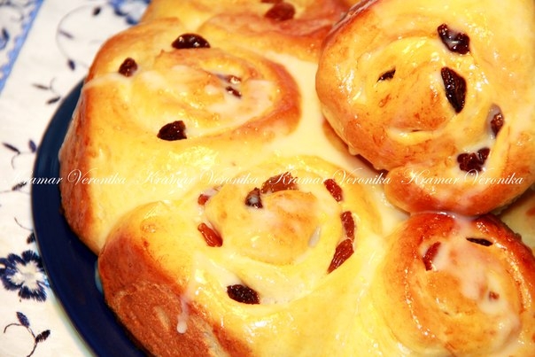 Булочки с изюмом и кремом Патисьер