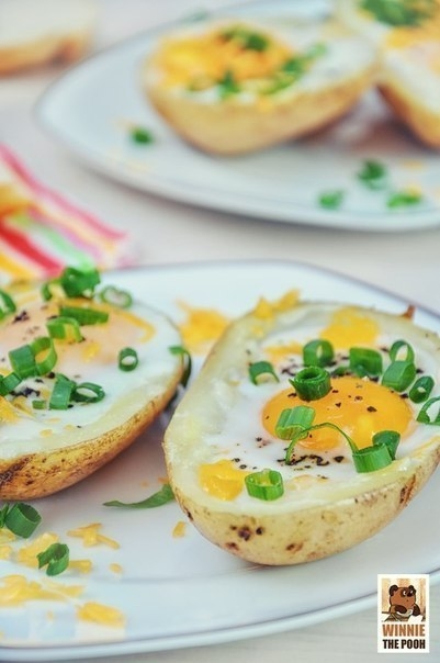 Яйцо с сыром запеченные в картофеле. Яйцо с сыром запеченные в картофеле.