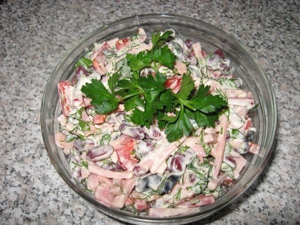 Салат с ветчиной и петрушкой Салат с ветчиной и петрушкой