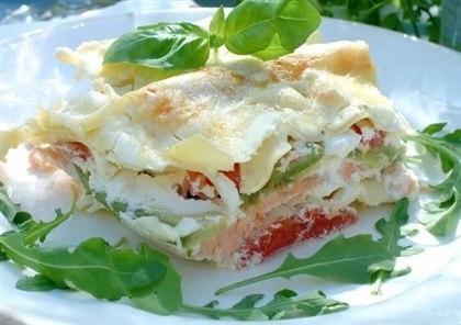 Лазанья с норвежской семгой и соусом из сметаны и феты Лазанья с норвежской семгой и соусом из сметаны и феты