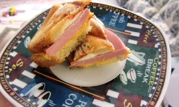 Панини с ветчиной и сыром Панини с ветчиной и сыром