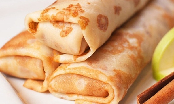 Блины с яблоком, корицей и сметанным кремом Блины с яблоком, корицей и сметанным кремом