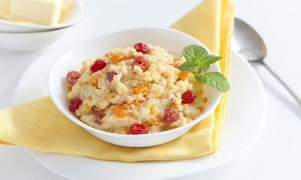 Пшённая каша с бананом, корицей и вяленой клюквой в мультиварке Пшённая каша с бананом, корицей и вяленой клюквой в мультиварке