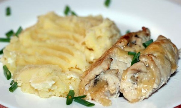 Куриные рулетики с ветчиной и сыром Куриные рулетики с ветчиной и сыром