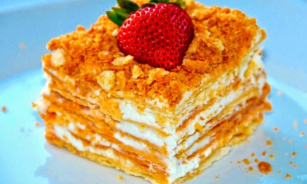 Вкусный торт "Наполеон" из слоеного теста, с заварным кремом. Вкусный торт "Наполеон" из слоеного теста, с заварным кремом.