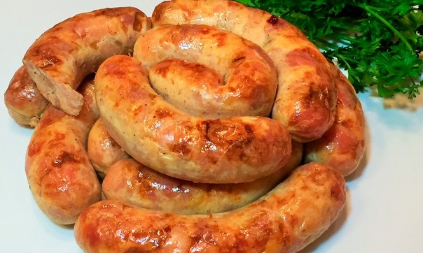 Домашняя колбаса из курицы получается неимоверно вкусной и сочной. Она ничем не уступает магазинной Домашняя колбаса из курицы получается неимоверно вкусной и сочной. Она ничем не уступает магазинной