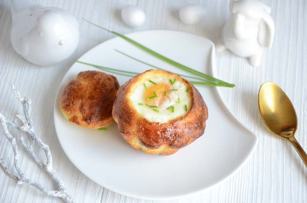 Булочка с паштетом и яйцом Булочка с паштетом и яйцом