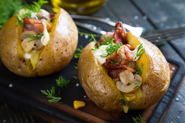 Запеченный картофель с грибами и беконом Запеченный картофель с грибами и беконом