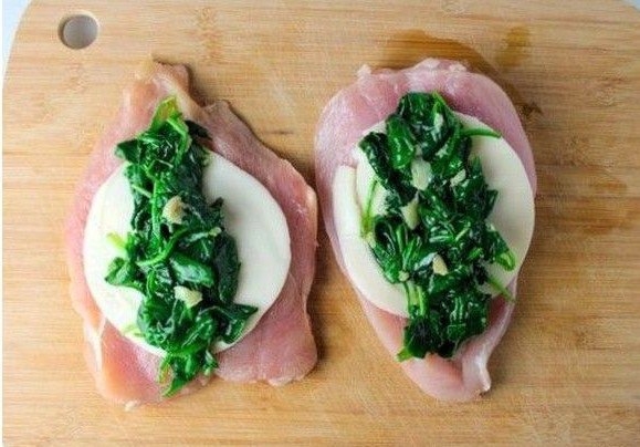 Куриная грудка с моцареллой и шпинатом