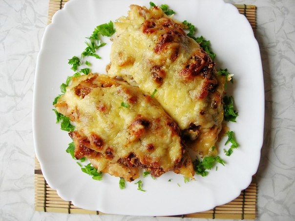 Куриные отбивные запеченные с инжиром и сыром Куриные отбивные запеченные с инжиром и сыром