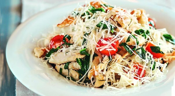 Паста с курицей, помидорами и шпинатом Паста с курицей, помидорами и шпинатом