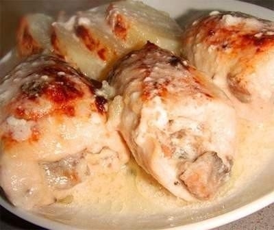 Куриные рулеты с грибами в сливках Куриные рулеты с грибами в сливках