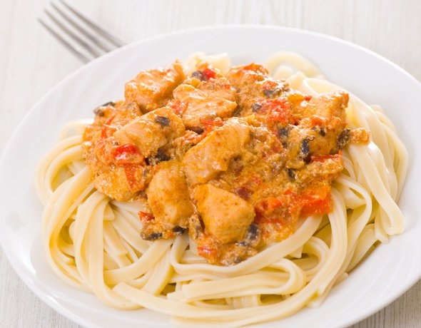 Макароны с томатным соусом и рыбой Макароны с томатным соусом и рыбой