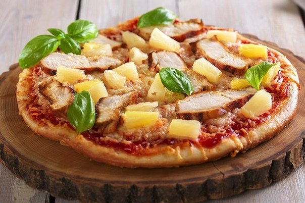 Пицца с курицей и ананасом Пицца с курицей и ананасом