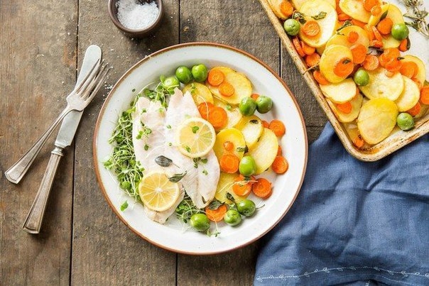 Рыба, запеченная с картофелем и морковью