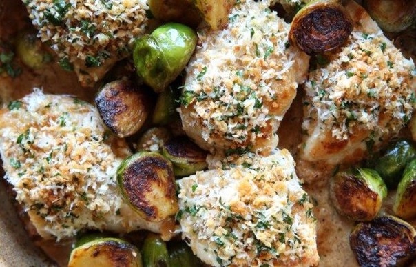 Курица с чесноком, сыром и брюссельской капустой Курица с чесноком, сыром и брюссельской капустой