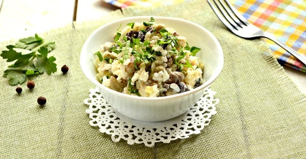 Грибной салат с курицей и рисом Грибной салат с курицей и рисом