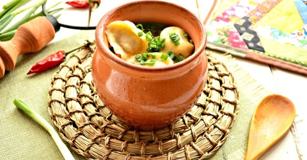 Пельмени в горшочках с овощами Пельмени в горшочках с овощами