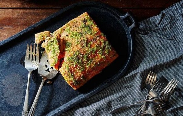 Запеченная семга с лимоном и чесноком