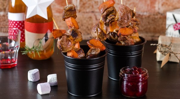 Шашлычки из утиной грудки и айвы Шашлычки из утиной грудки и айвы