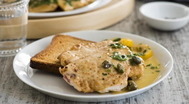 Куриная отбивная с жареным хлебом Куриная отбивная с жареным хлебом