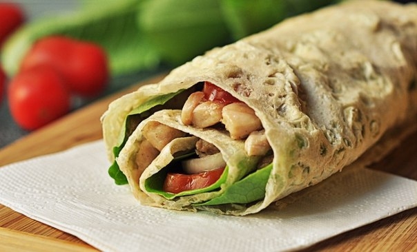 Шаурма по-домашнему с курицей Шаурма по-домашнему с курицей