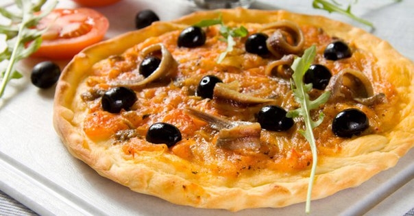 Пицца с анчоусами и маслинами Пицца с анчоусами и маслинами
