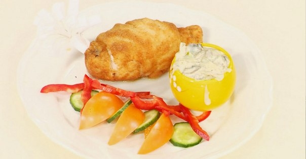 Котлета по-киевски с жюльеном и овощами Котлета по-киевски с жюльеном и овощами