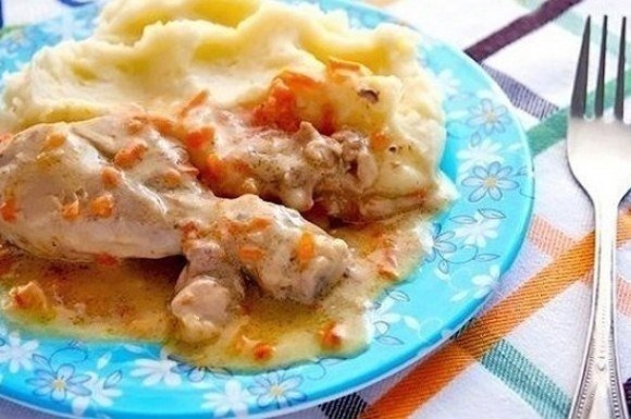 Курица в молочно-сметанном соусе Курица в молочно-сметанном соусе