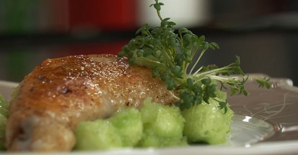 Куриная ножка, фаршированная грибами Куриная ножка, фаршированная грибами