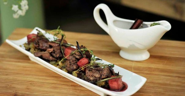 Куриная печёнка с соусом из глинтвейна Куриная печёнка с соусом из глинтвейна