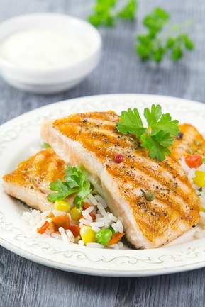 Стейк из семги с рисом и овощами Стейк из семги с рисом и овощами