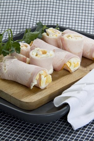 Закуска из ветчины с яйцом и творогом Закуска из ветчины с яйцом и творогом