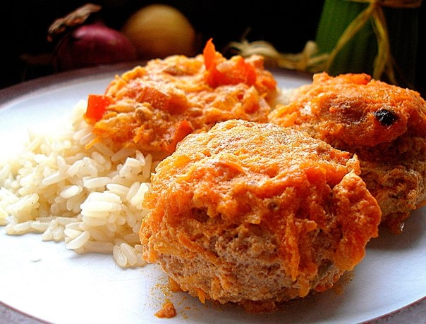 Митболы в томатном соусе с рисом. Митболы в томатном соусе с рисом.