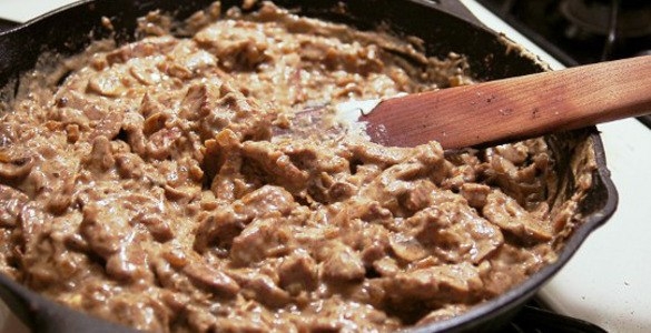 Почему бефстроганов называется так, как называется? По одной из версий, это мясное блюдо было придум Почему бефстроганов называется так, как называется? По одной из версий, это мясное блюдо было придум