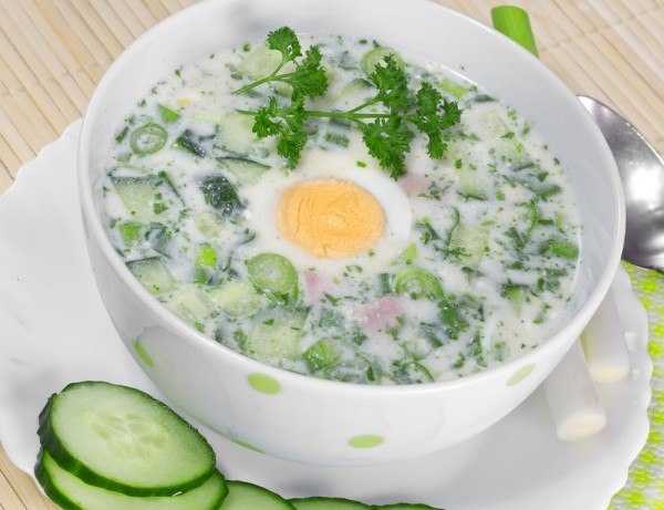 Холодный суп из щавеля с огурцами и яйцом