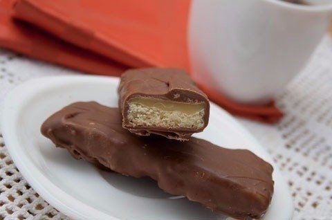 Ну кто из нас не пробовал шоколадные палочки Twix? Это очень вкусные конфеты, которые хочется есть б Ну кто из нас не пробовал шоколадные палочки Twix? Это очень вкусные конфеты, которые хочется есть б