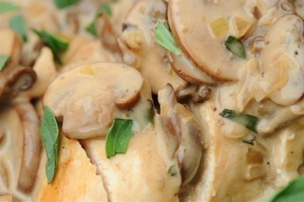 Салат с куриным филе, сыром и орехами. Салат с куриным филе, сыром и орехами.