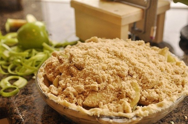 Французский яблочный пирог с крошкой