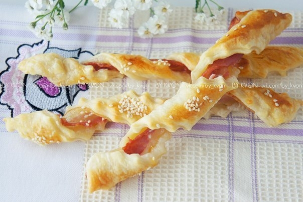 Слоёные палочки с беконом Слоёные палочки с беконом