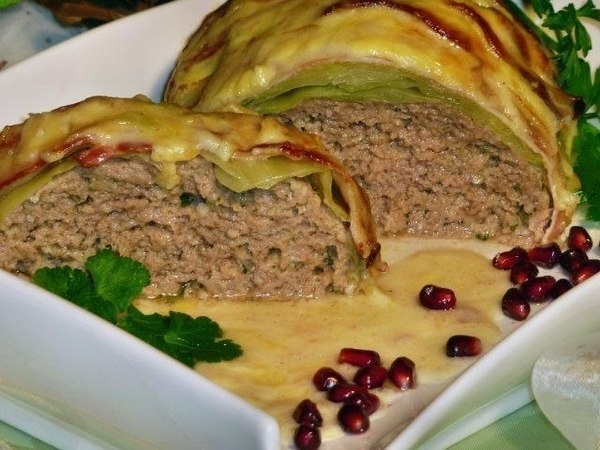 Мясной рулет «Голубчик» в сливочном соусе. Мясной рулет «Голубчик» в сливочном соусе.