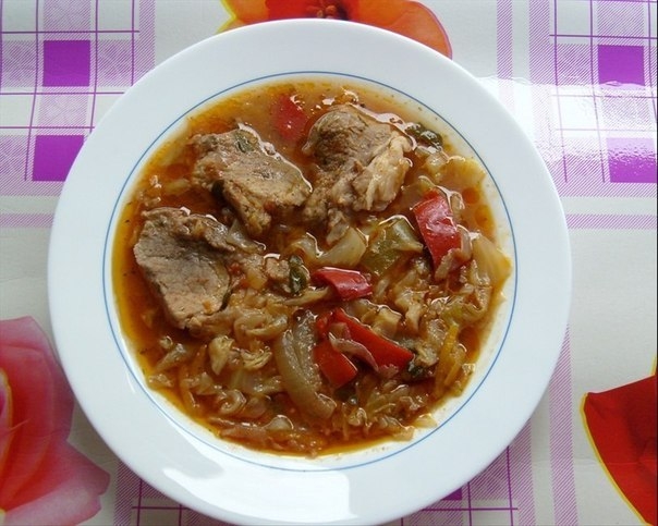 Свинина, тушеная с капустой. Свинина, тушеная с капустой.
