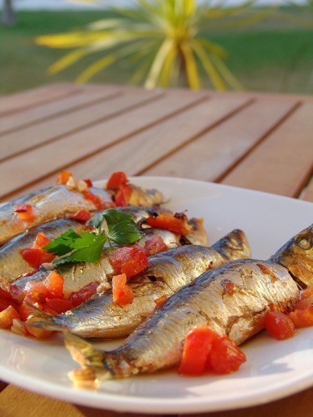 Сардины по-португальски в духовке ( sardinha ao forno) Сардины по-португальски в духовке ( sardinha ao forno)